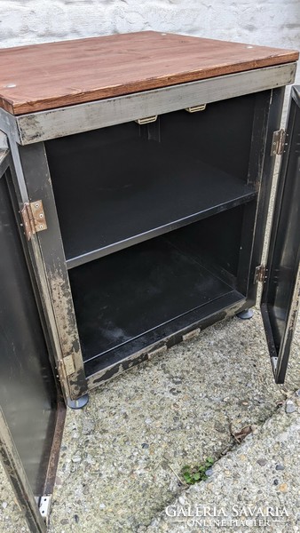 Lemezszekrény, bárszekrény