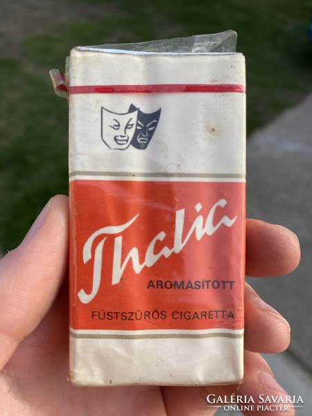 Thalia Thália cigaretta bontatlan retro szocialista antik