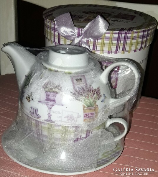 Teapot + cup + plate in gift box