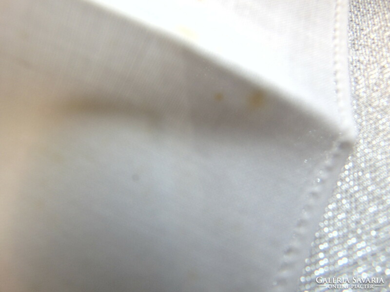 2 db ibolyacsokor hímzett textil zsebkendő