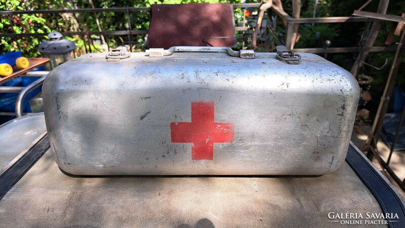Rescue box aluminum retro, size: 43x16 cm.