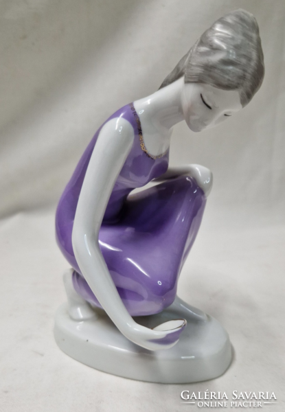 Hollóházi Vízmerítő lány porcelán figura hibátlan állapotban 17 cm