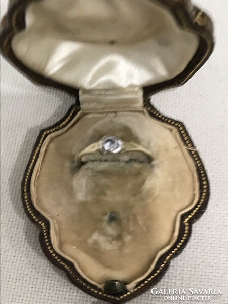 Antik buton foglalatú gyémánt gyűrű