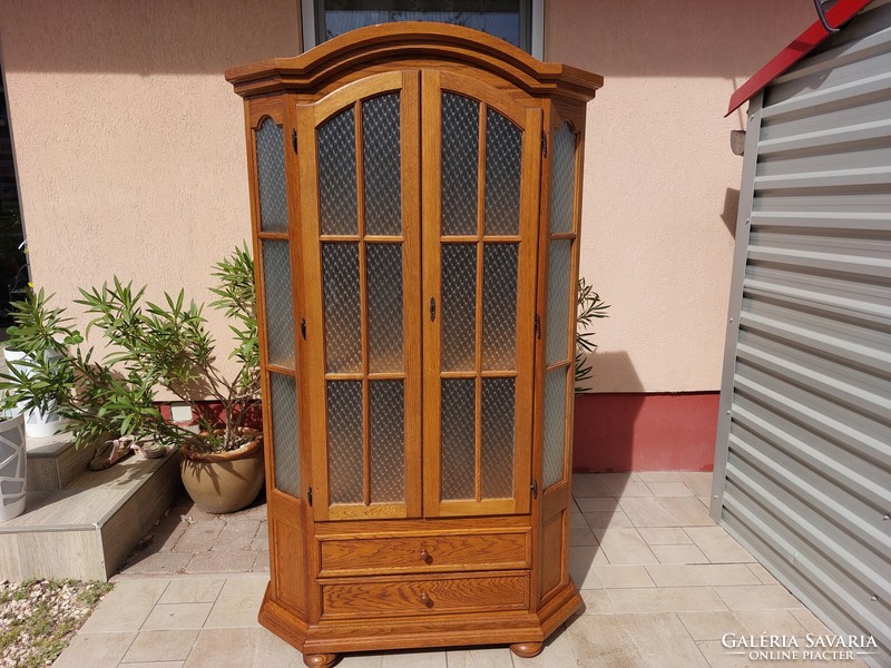 For sale is a large oak display cabinet in good condition. Dimensions: 109 cm wide x 40 cm