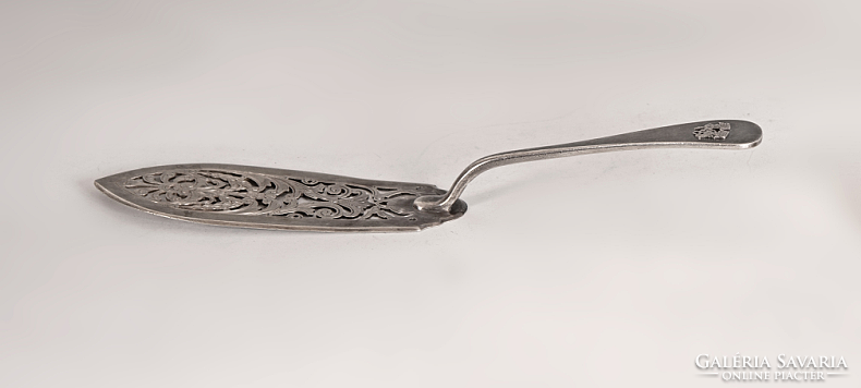 Silver openwork cake shovel - with family mark on the handle (with Cornish family coat of arms)