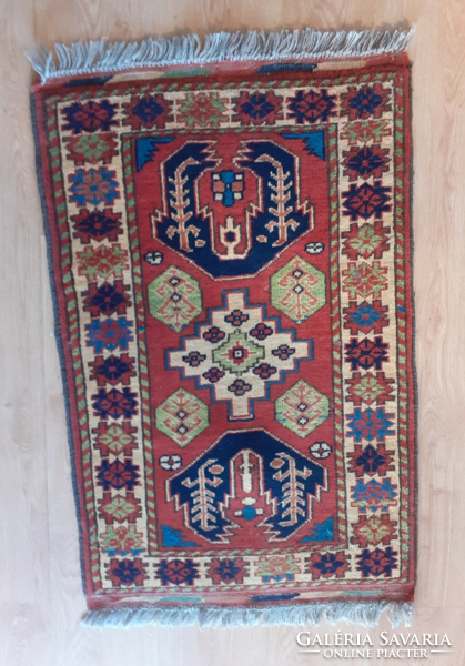 Beautiful hand-knotted rug. 95X60 cm