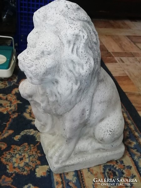 Artificial stone lion holding lily shield very heavy 40 cm high