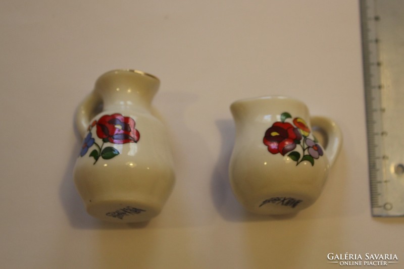 Kalocsa porcelain miniature jugs with flower pattern decor. Hand painted.