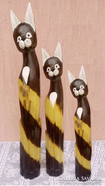 Cat statue trio tribal series from Indonesia. With striped pattern. Original craftsmanship