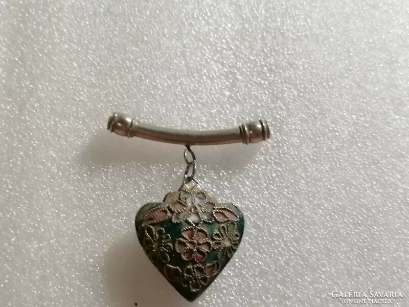 Heart-shaped pendant with old silver-plated compartment enamel