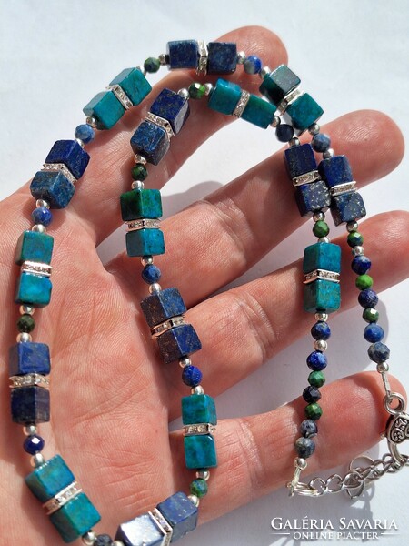 Necklace with lapis lazuli and chrysocolla stones