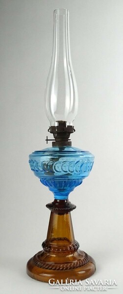 1L829 Antik színes üveg kék borostyán petróleumlámpa cilinderrel 48.5 cm