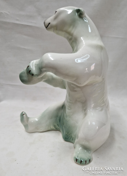 Large beautifully painted porcelain polar bear figure in perfect condition 23 cm