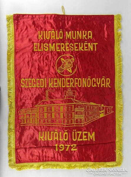 1Q023 Szegedi Kendefonógyár szocialista selyem zászló 1972 68 x 50 cm