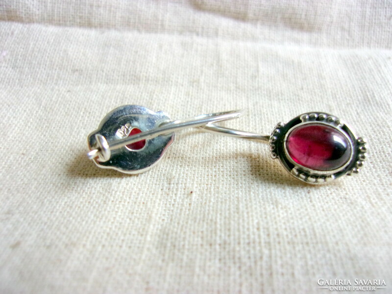 Silver earrings with garnet decoration