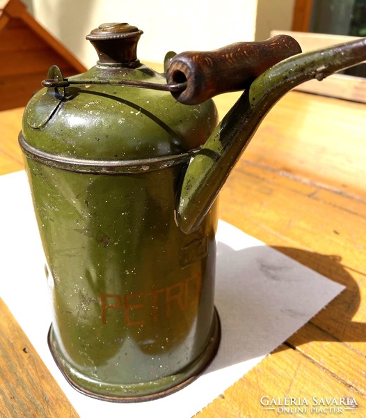 Régi Petróleum olajozó kanna, olajzöld fém kanna réz fedővel, antik vintage