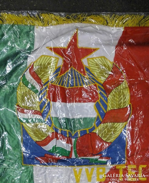 1Q025 Szegedi Kendefonógyár szocialista selyem zászló 115 x 187 cm