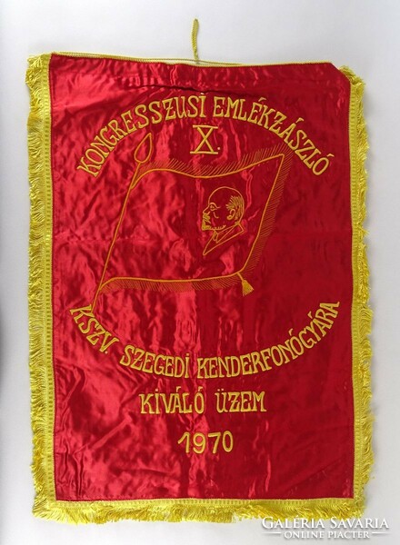 1Q024 Szegedi Kendefonógyár szocialista selyem zászló 1970 71 x 52 cm