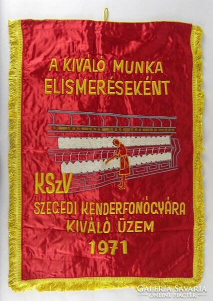 1Q022 Szegedi Kendefonógyár szocialista selyem zászló 1971 70 x 50 cm