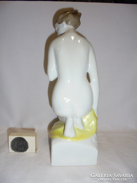 Hollóházi térdelő női akt figura, nipp - 30 cm