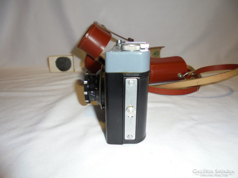 Szmena 8 cameras in a leather case