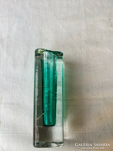 Egy szálas üvegváza 15 cm.