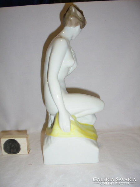 Hölóháza kneeling female nude figure, nipp - 30 cm