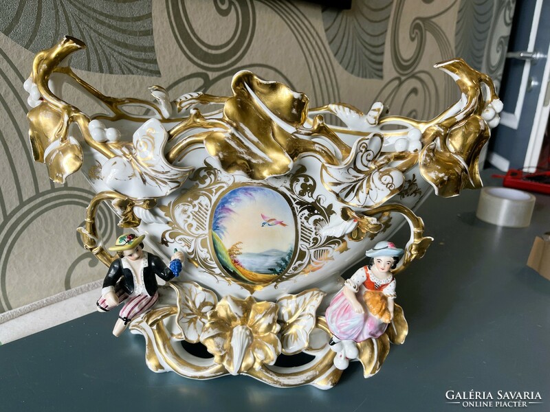 Francia kézzel festett és aranyozott nagy méretű asztalközép