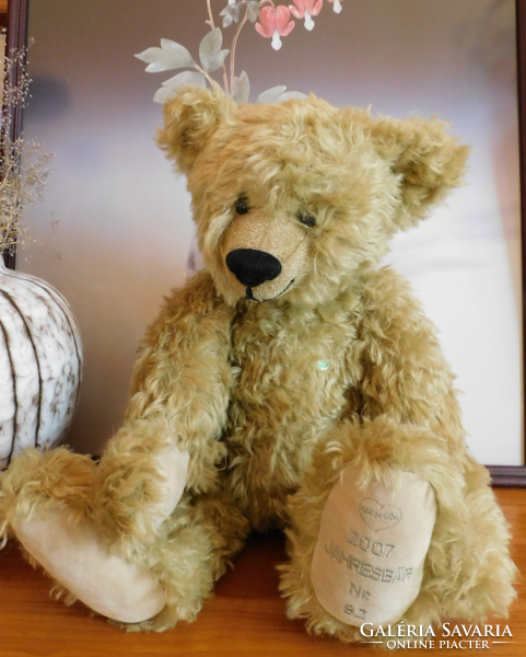 Large, small series, numbered vintage style martin teddy bear - humming
