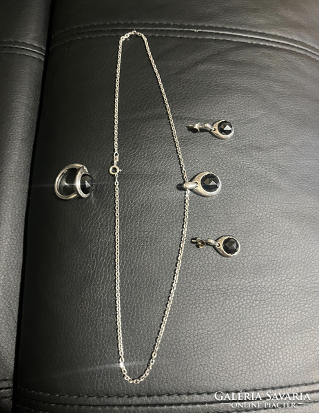 Moni’s Jewerly , Luxury Collection szett , mely áll egy nyakláncból , rajta medál , gyűrű , két fülb