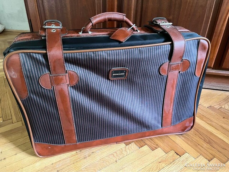 Retro csíkos fekete-barna csatos bőrönd 58x38x24cm Panoramic márkájú