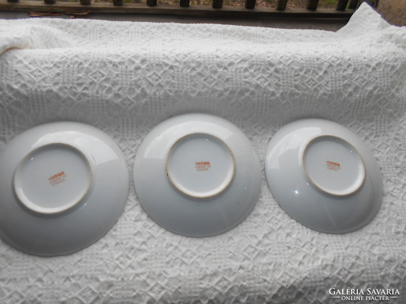 3 db Kínai kézzel festett porcelán  tányér az ár 1 darabra vonatkozik