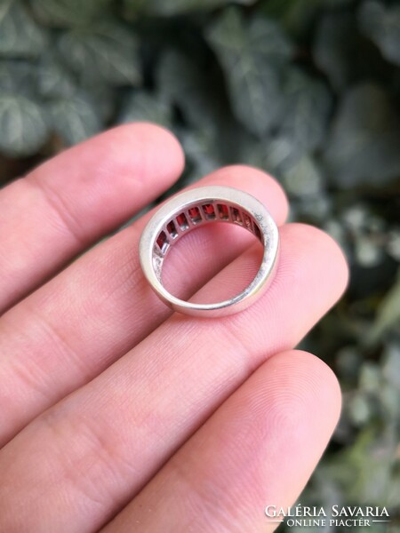 Beautiful garnet stony silver ring