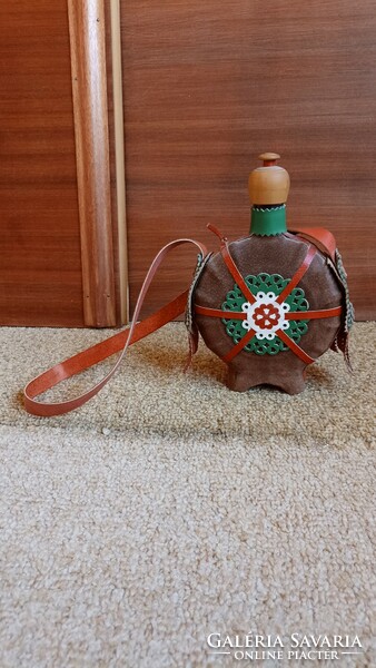 Horseskin water bottle with national color decoration