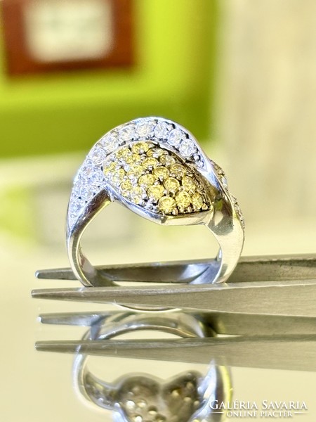 Dazzling, special silver ring
