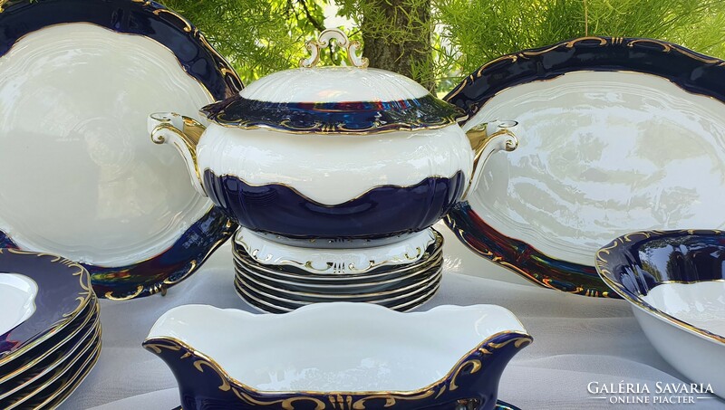 Zsolnay pompadour tableware