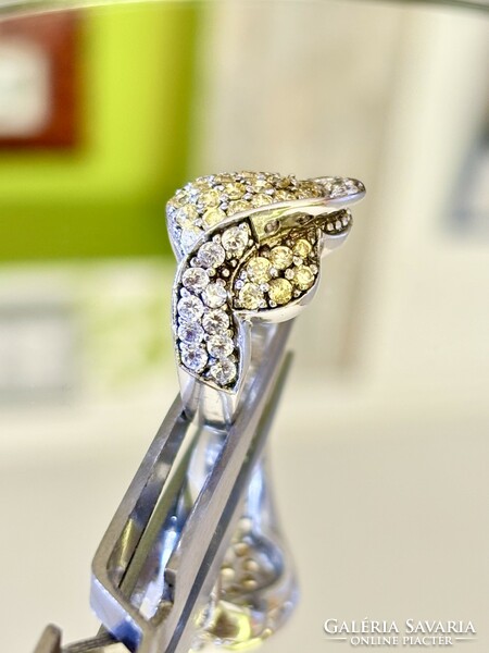 Dazzling, special silver ring