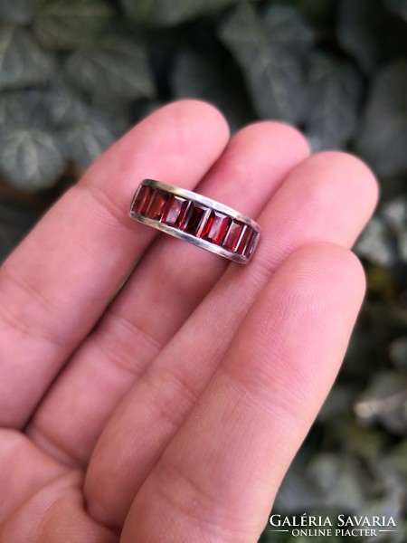 Beautiful garnet stony silver ring
