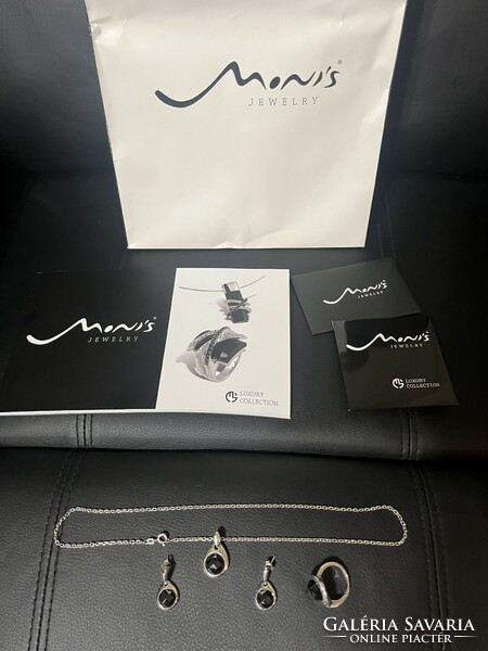 Moni's jewerly, luxury collection set, consisting of a necklace, pendant, ring, two earrings