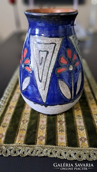 Ceramic vase 22x16 cm.