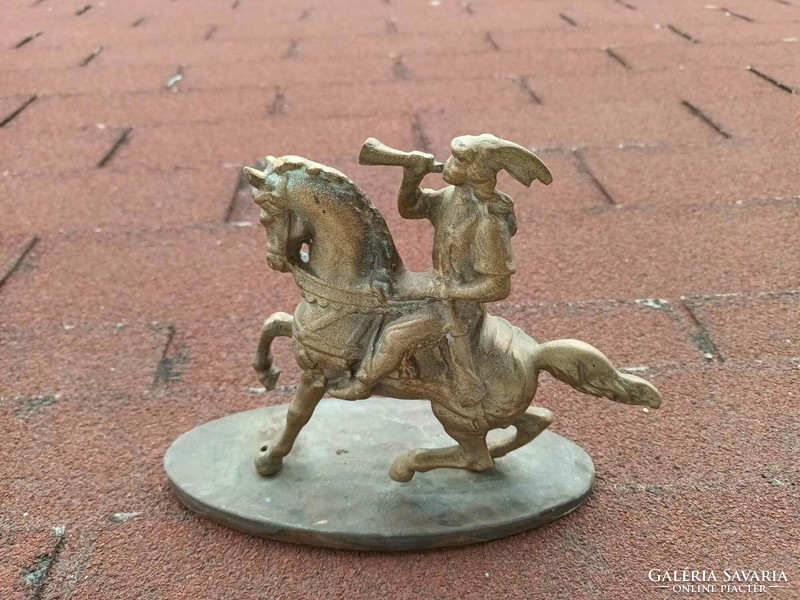 Kürtös lovas szobor - bronz zobor