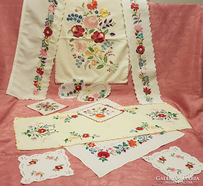 Kalocsai hand-embroidered tablecloth package with decorative pillowcase