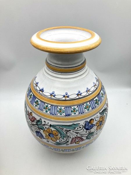 Habán mintás nagyméretű kézi festésű váza, 37 cm