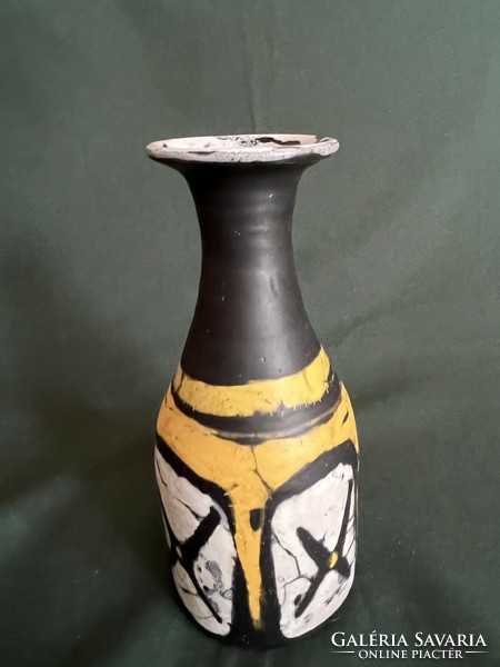 Gorka Lívia sárga-fekete kerámia váza (C0027)