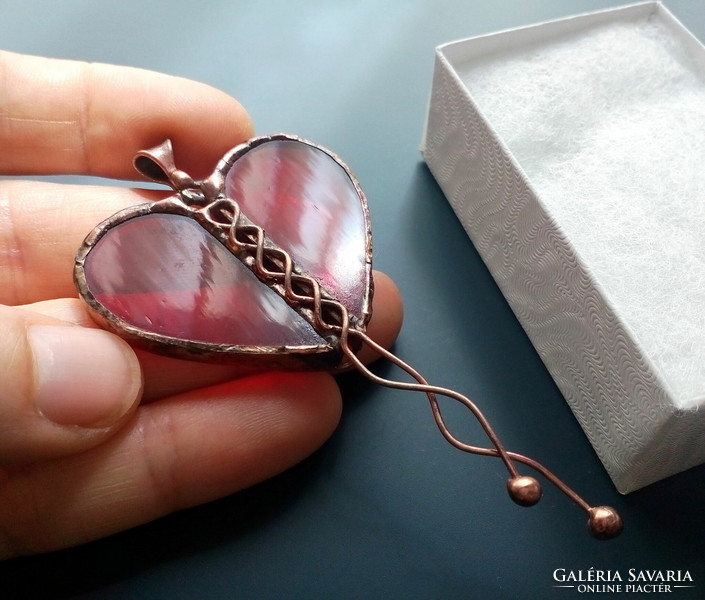 Heart-shaped red glass pendant made of translucent glass