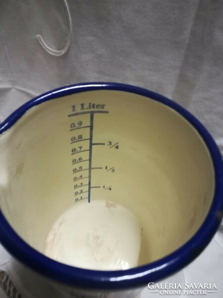 Enamel measuring cup with plum pattern