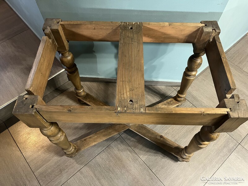 Antique kitchen, expandable peasant table!