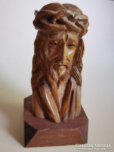 Kézzel faragott olajfa büszt, Jézus Krisztus cédrusfa talapzaton