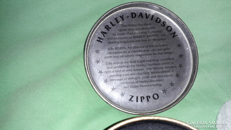 1990.Jubileumi ZIPPO HARLEY DAVIDSON benzines óngyújtó díszdobozban gyűjtői a képek szerint