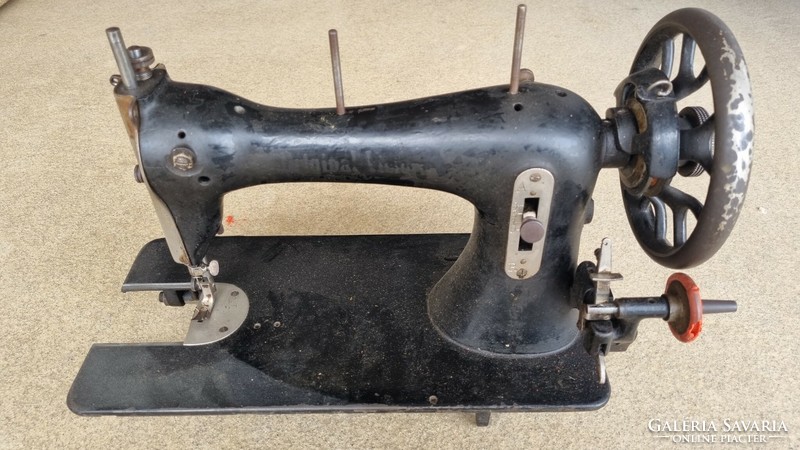 Victoria sewing machine